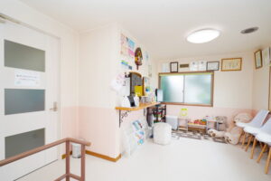 ベビーカーでも入れる診療室、バリアフリー設計で通いやすい環境にしています